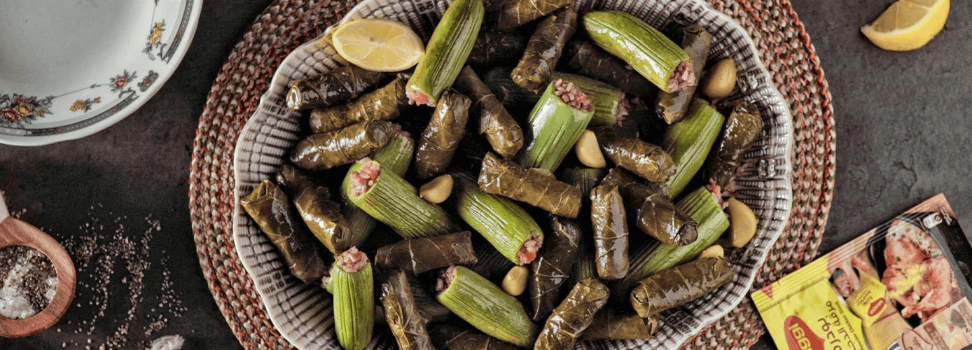 الصورة Stuffed baby zucchini and vine leaves