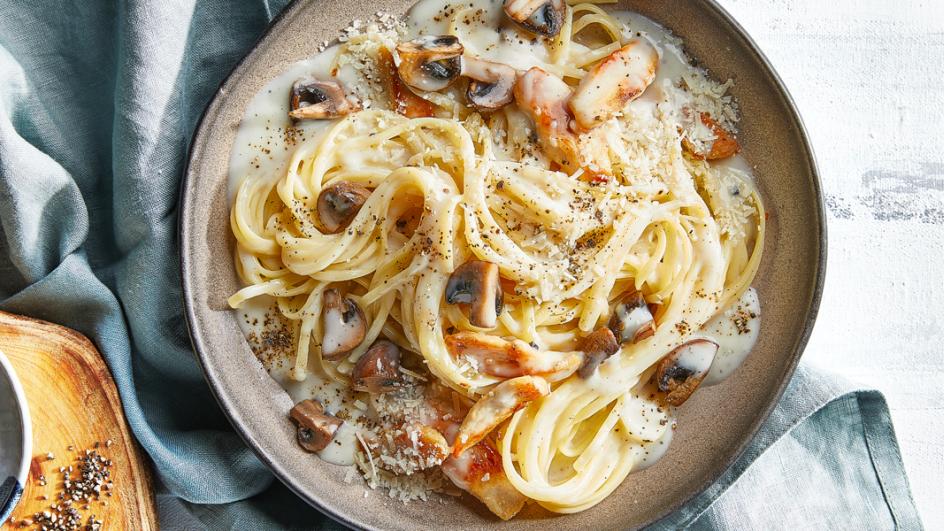 Mushroom chicken alfredo linguine