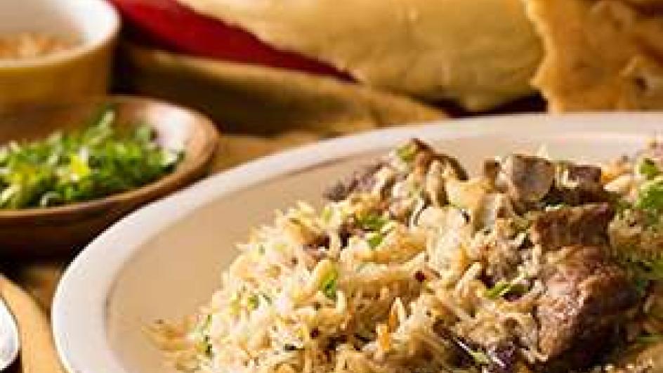 الأرز المطهو بالفرن بلحم الغنم والقرنبيط