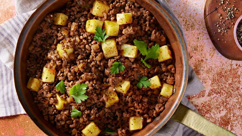 Mfarraket Batata ( Potato cubes with minced meat )