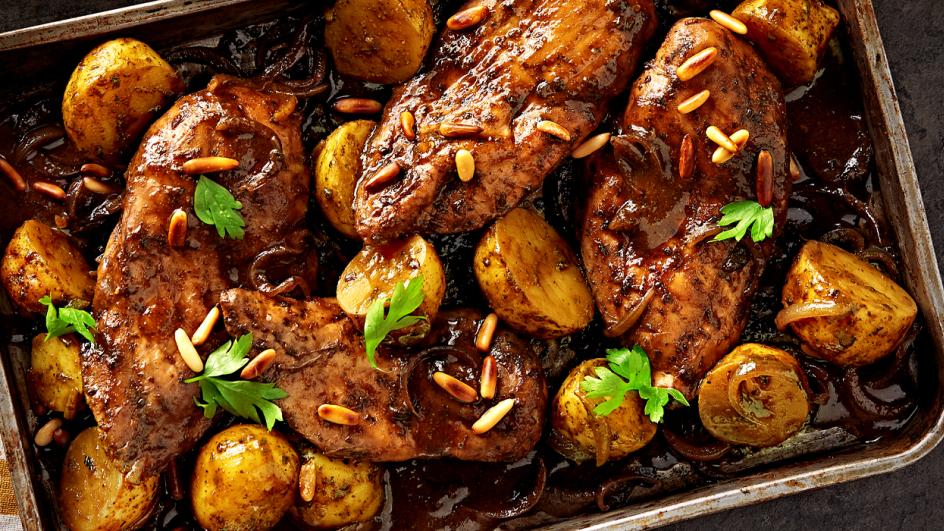 دجاج بالكزبرة والثوم مع بطاطا