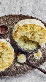 https://www.maggiarabia.com/sites/default/files/styles/search_result_153_272/public/Potato%20and%20leek%20soup%20-%20puff%20pastry%20appetizers%20and%20soup%20%281%29_0.jpg?itok=A-Snrt69