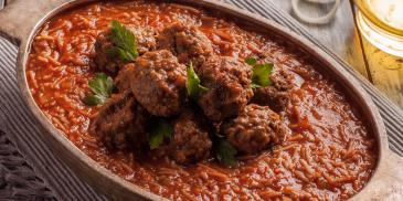 Vermicelli with Tomato Sauce and Meatballs