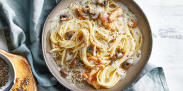 Mushroom chicken alfredo linguine