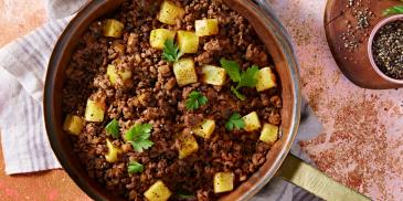 Mfarraket Batata ( Potato cubes with minced meat )